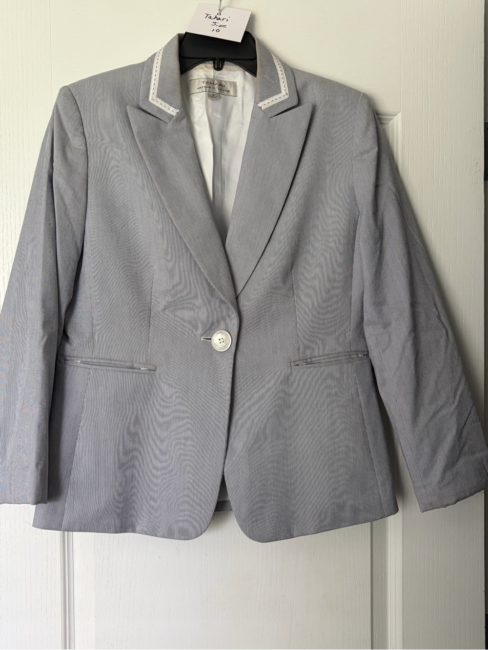 Tahari Light Gray Single-Button Women's Blazer with Notch Lapel